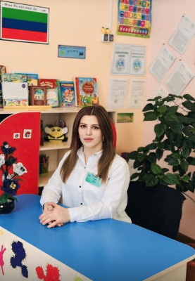 Воспитатель высшей категории Шихалиева Эминат Алибековна. Воспитатель высшей категории Шихалиева Эминат Алибековна.
